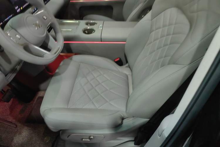 Used IM LS9 2026 Model 66 Ultra Left Front Seat