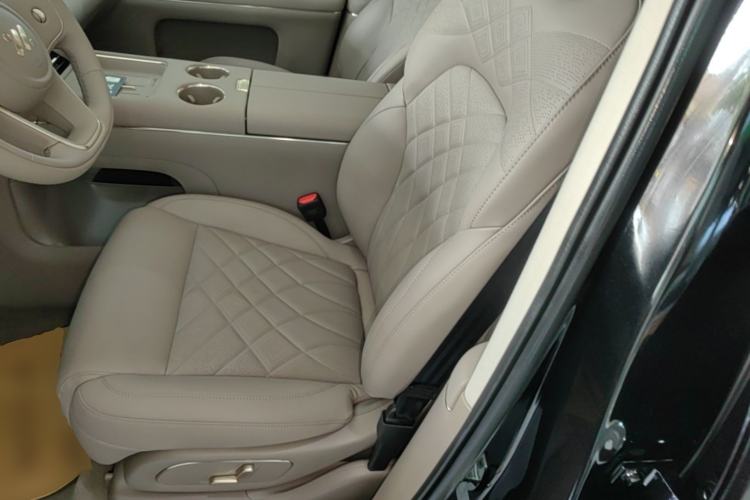 Used IM LS9 2026 Model 52 Ultra Left Front Seat