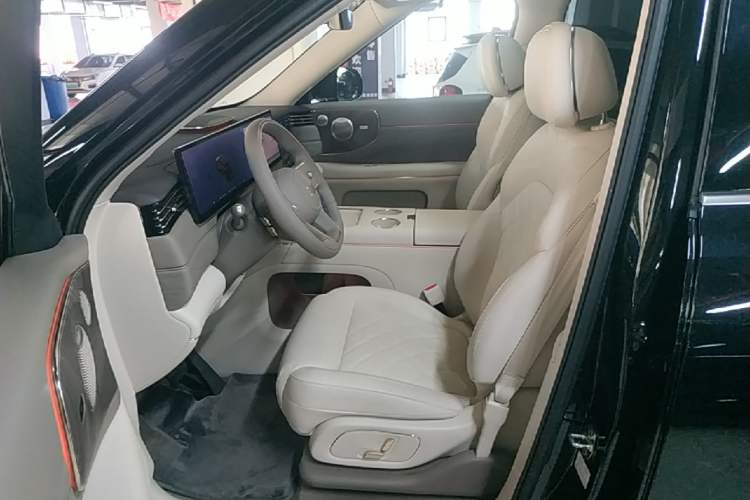 Used IM LS9 2026 Model 66 Ultra Left Front Seat