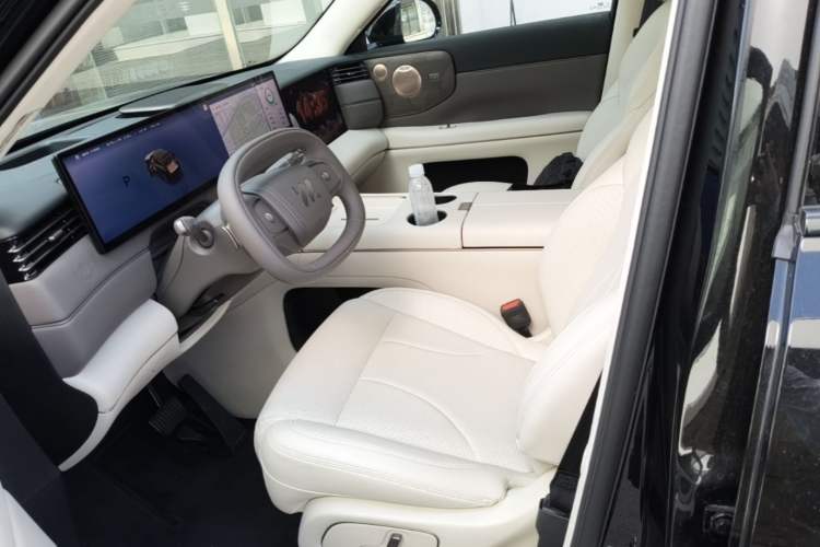 Used IM LS9 2026 Model 52 Ultra Left Front Seat