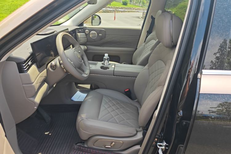 Used IM LS9 2026 Model 52 Ultra Left Front Seat