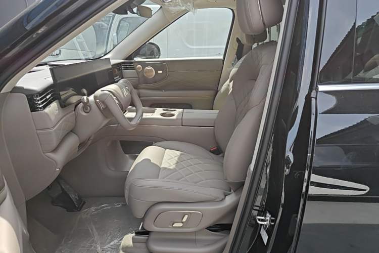 Used IM LS9 2026 Model 52 Ultra Left Front Seat