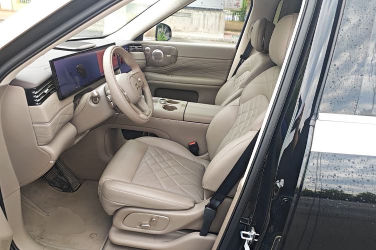 Used IM LS9 2026 Model 52 Ultra Left Front Seat