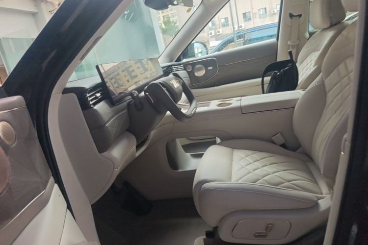 Used IM LS9 2026 Model 52 Ultra Left Front Seat