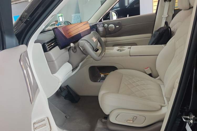 Used IM LS9 2026 Model 52 Ultra Left Front Seat