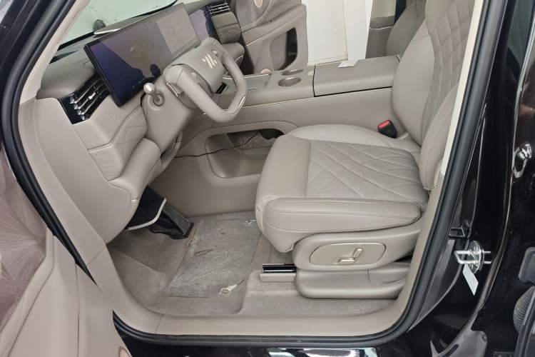Used IM LS9 2026 Model 52 Ultra Left Front Seat