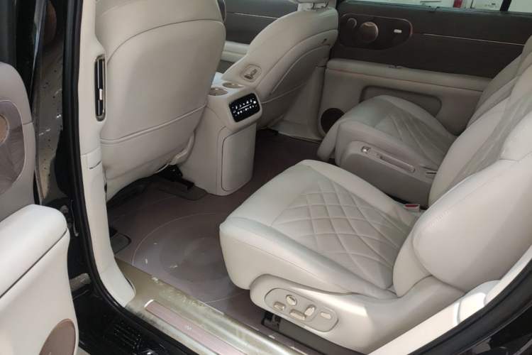 Used IM LS9 2026 Model 52 Ultra Left Rear Seat