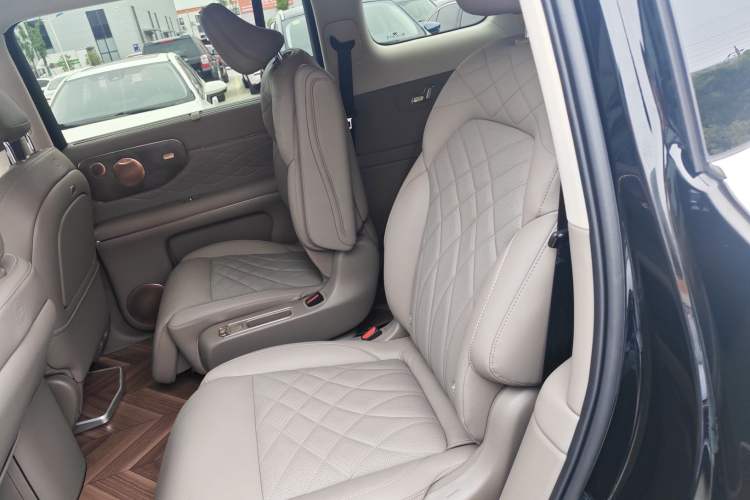 Used IM LS9 2026 Model 52 Ultra Left Rear Seat