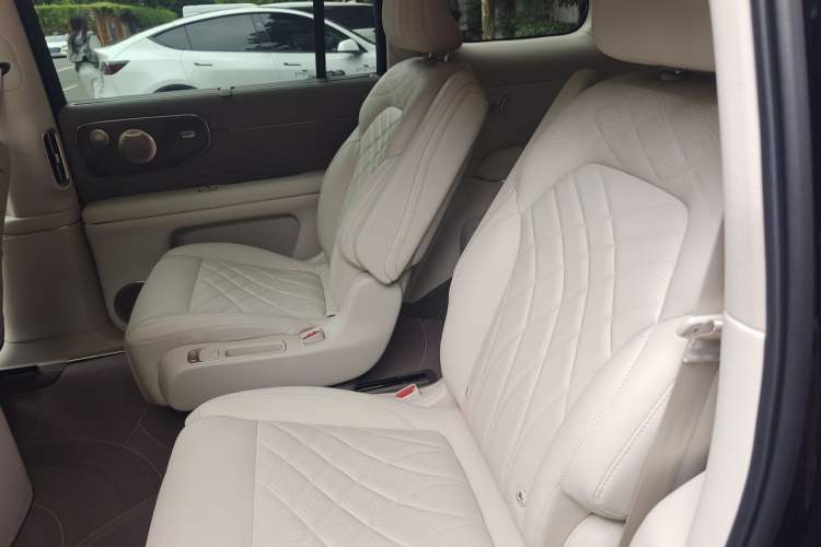 Used IM LS9 2026 Model 66 Ultra Left Rear Seat