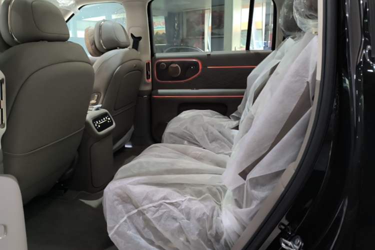 Used IM LS9 2026 Model 52 Ultra Left Rear Seat