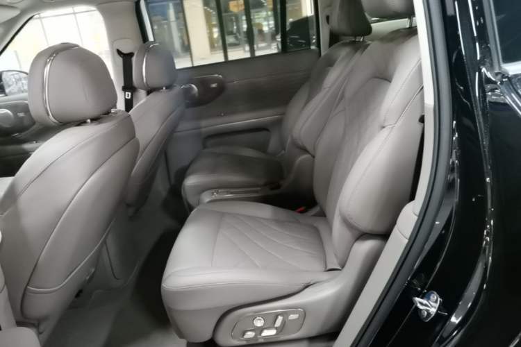 Used IM LS9 2026 Model 52 Ultra Left Rear Seat