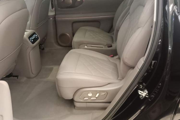 Used IM LS9 2026 Model 52 Ultra Left Rear Seat