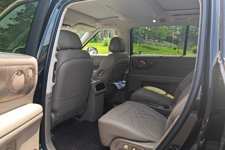 Used IM LS9 2026 Model 52 Ultra Left Rear Seat