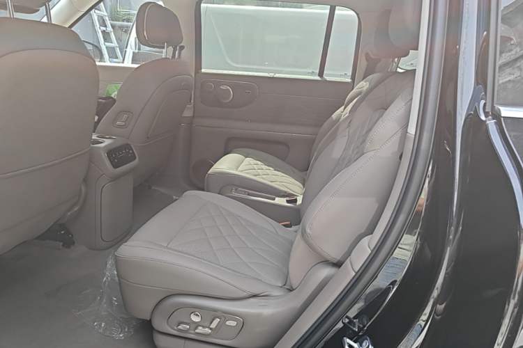 Used IM LS9 2026 Model 52 Ultra Left Rear Seat