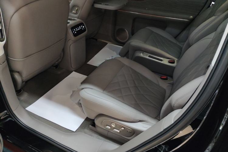 Used IM LS9 2026 Model 52 Ultra Left Rear Seat