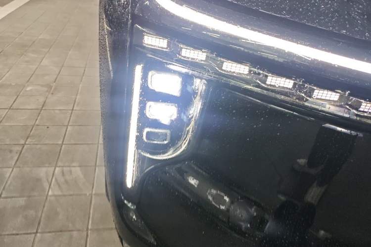 Used IM LS9 2026 Model 52 Ultra Right Front Headlight