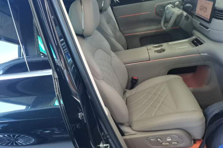 Used IM LS9 2026 Model 66 Ultra Right Front Seat