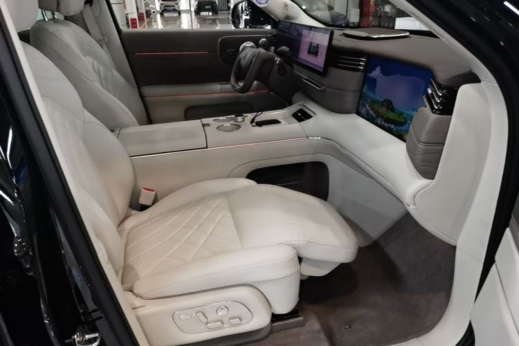 Used IM LS9 2026 Model 52 Ultra Right Front Seat