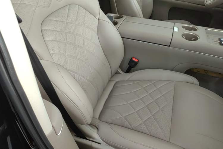 Used IM LS9 2026 Model 52 Ultra Right Front Seat