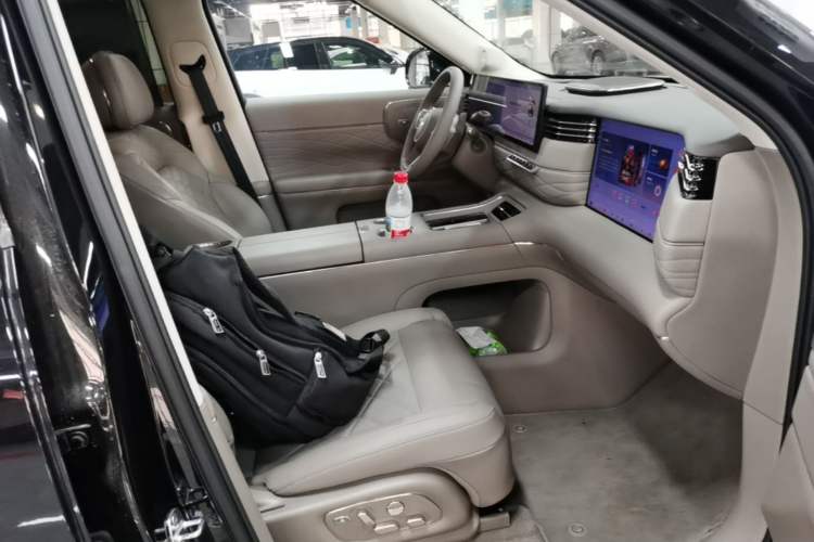 Used IM LS9 2026 Model 52 Ultra Right Front Seat