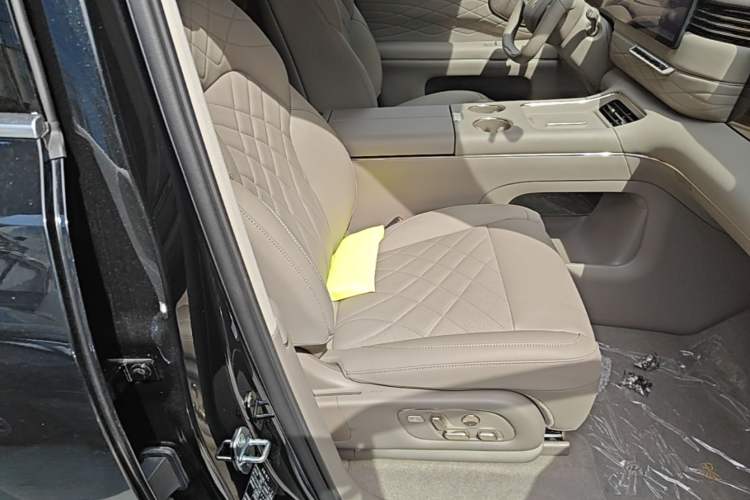 Used IM LS9 2026 Model 52 Ultra Right Front Seat