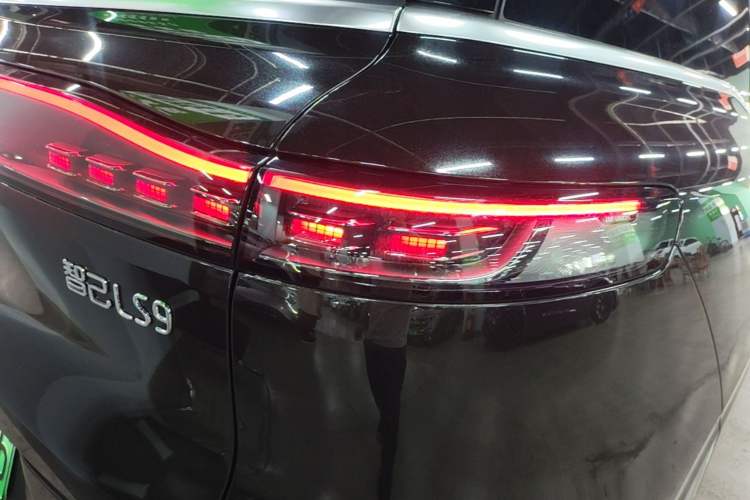 Used IM LS9 2026 Model 52 Ultra Right Rear Taillight