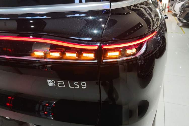 Used IM LS9 2026 Model 52 Ultra Right Rear Taillight
