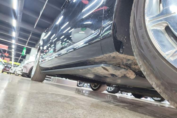 Used IM LS9 2026 Model 52 Ultra Right Side Sill