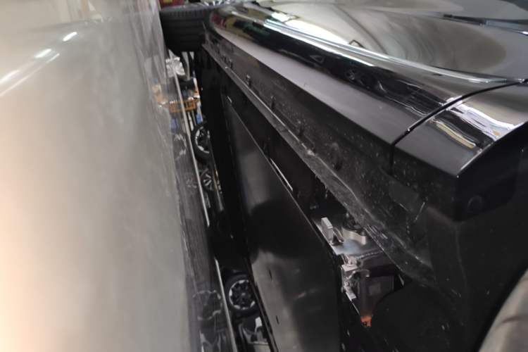 Used IM LS9 2026 Model 52 Ultra Right Side Sill