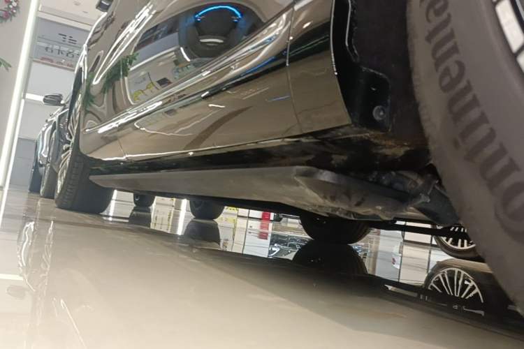 Used IM LS9 2026 Model 52 Ultra Right Side Sill