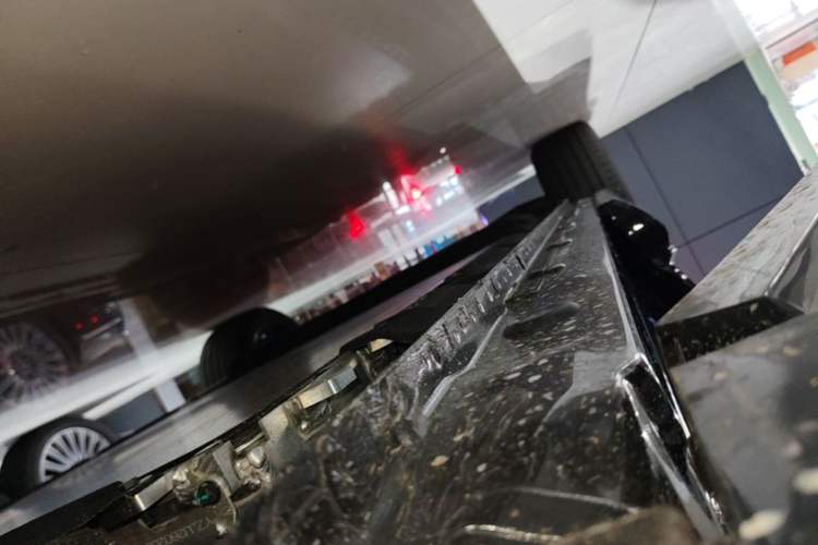 Used IM LS9 2026 Model 52 Ultra Right Side Sill