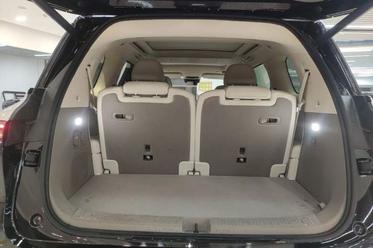 Used IM LS9 2026 Model 52 Ultra Trunk
