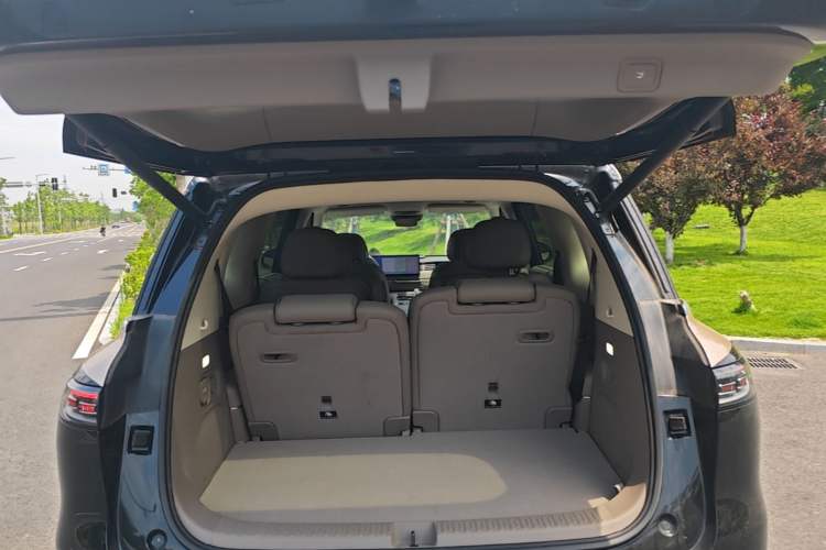 Used IM LS9 2026 Model 52 Ultra Trunk
