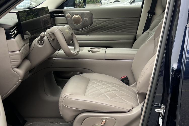 Used IM LS9 2026 Model 52 Ultra Interior 2