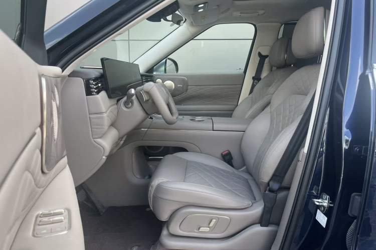 Used IM LS9 2026 Model 52 Ultra Left Front Seat