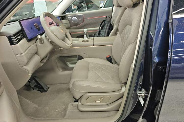 Used IM LS9 2026 Model 52 Ultra Left Front Seat