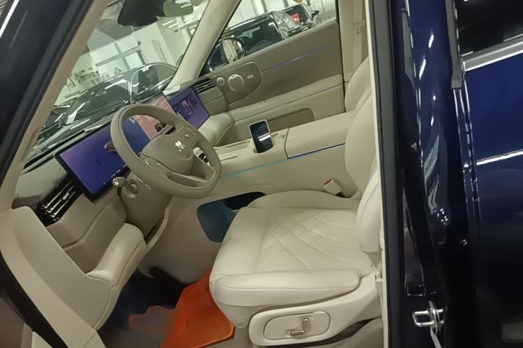 Used IM LS9 2026 Model 52 Ultra Left Front Seat