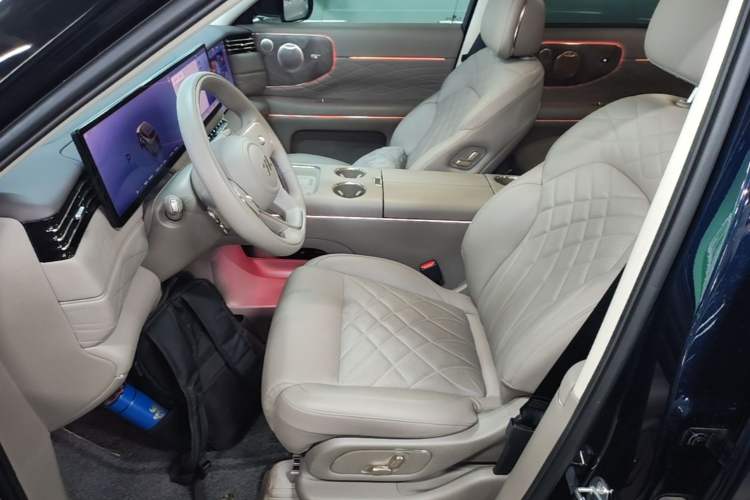 Used IM LS9 2026 Model 52 Ultra Left Front Seat