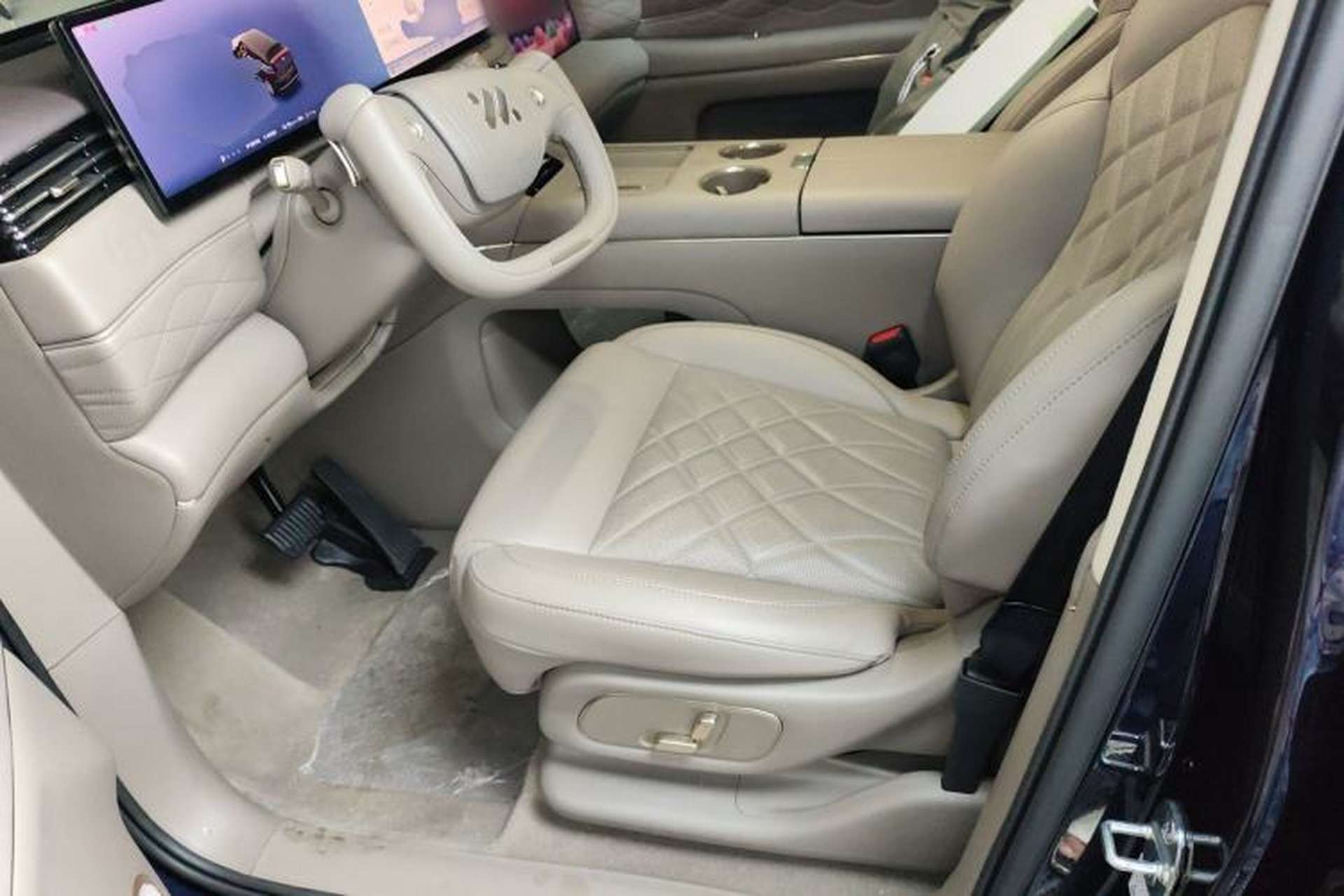 Used IM LS9 2026 Model 52 Ultra Left Front Seat