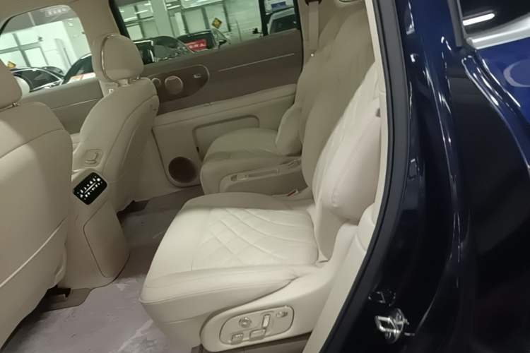 Used IM LS9 2026 Model 52 Ultra Left Rear Seat