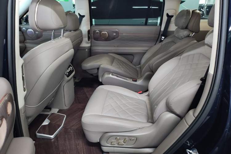 Used IM LS9 2026 Model 52 Ultra Left Rear Seat