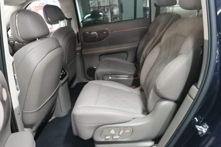 Used IM LS9 2026 Model 52 Ultra Left Rear Seat