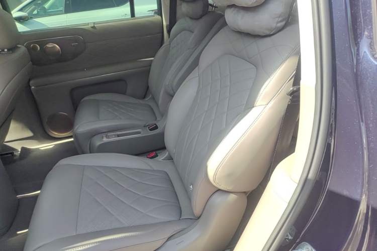 Used IM LS9 2026 Model 52 Ultra Left Rear Seat