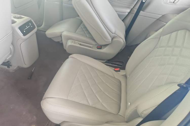 Used IM LS9 2026 Model 52 Ultra Left Rear Seat