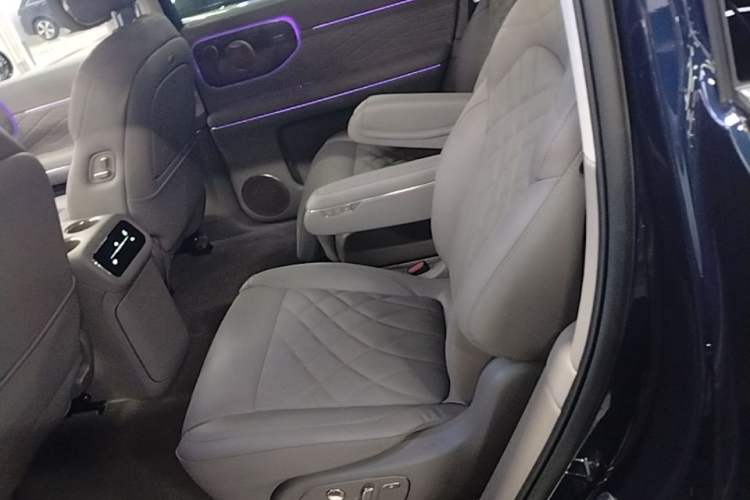 Used IM LS9 2026 Model 52 Ultra Left Rear Seat