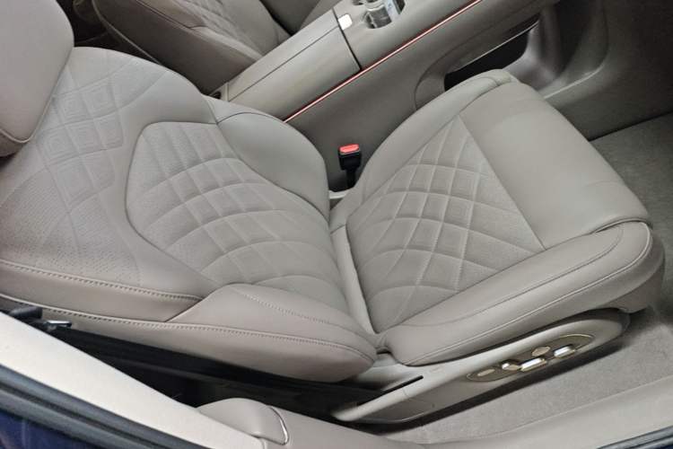 Used IM LS9 2026 Model 52 Ultra Right Front Seat