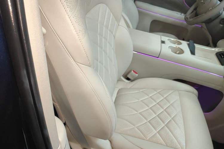 Used IM LS9 2026 Model 66 Ultra Right Front Seat