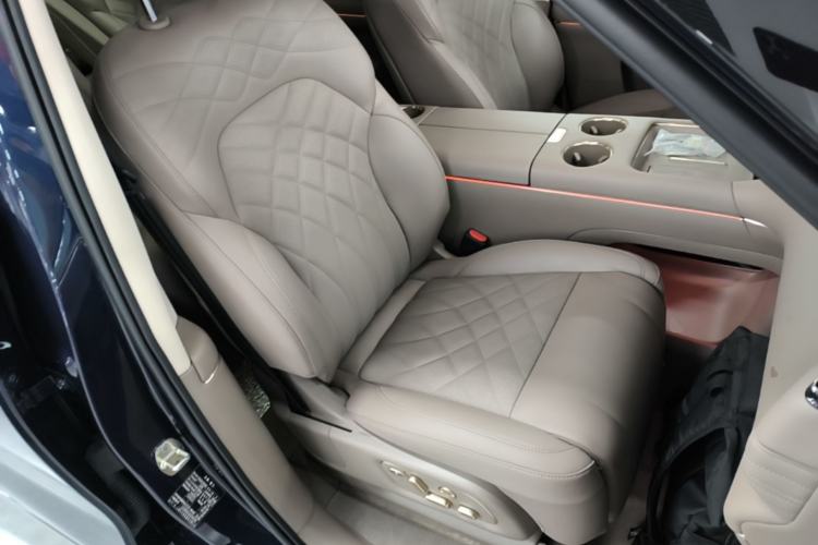 Used IM LS9 2026 Model 52 Ultra Right Front Seat
