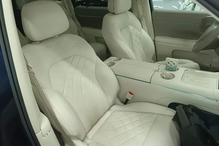 Used IM LS9 2026 Model 52 Ultra Right Front Seat