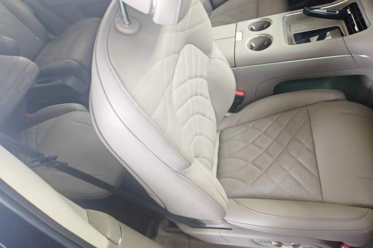 Used IM LS9 2026 Model 52 Ultra Right Front Seat